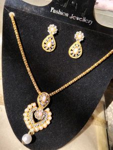 Vintage Pearl Necklace & Earring Set