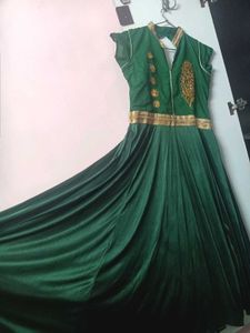 Emerald Green Evening Gown 💚🤍