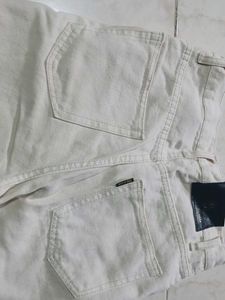 Off-white baggy jeans