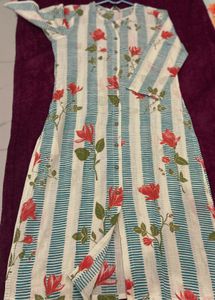 MAX Floral Print Top - Size S