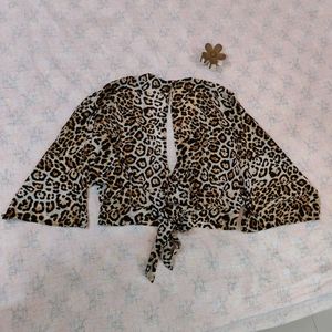🐆 FOREVER 21Leopard Print Tie Top 🐆