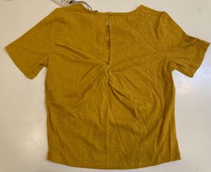 ONLYRound-Neck T-shirt with TwistBack Cutout