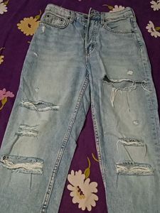 RIPPED DENIM JEANS