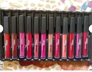Huda beauty Liquid Matte 12 Piece Lipstick