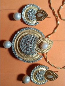 Beautiful Golden Earing Pendent Set