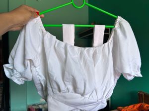 WHITE CROP TOP