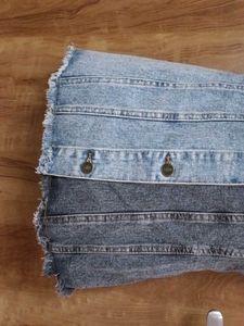 Urbanic..NEW WITHOUT TAG.Two-Tone Denim Vest