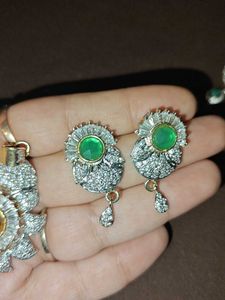 Beautiful Emerald AD Pendant Set