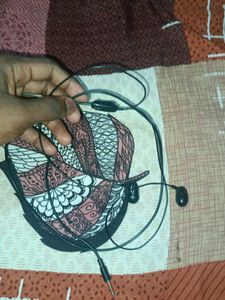 Black Wired Earbuds
