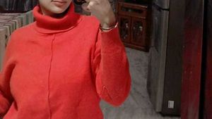 Red Cropped Turtleneck Sweater✨️