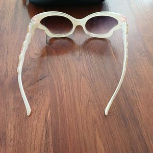 Kids Butterfly Sunglasses in Vincent Chase case
