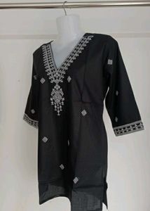 Elegant Black Embroidered Kurta