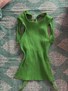 ZARA BACKLESS KNOT TOP🥑