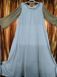 Elegant White &amp; Gold Embellished Kurti