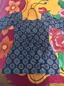 Patterned Top with Short Sleeves