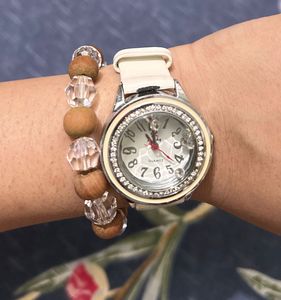 ✨ Elegant White Analog Watch with Crystal Bezel