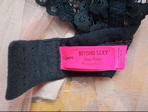 Set Of 2 LA SENZA Bras. 36D. Red And Black