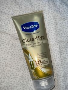 Vaseline Gluta-Hya Flawless Glow Lotion