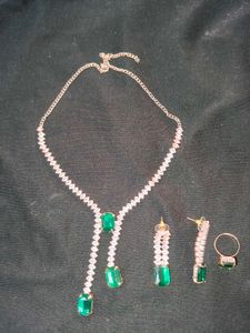 Emerald Jewelry Set