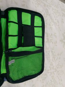 GADGET ORGANIZER  WITH 16 SLOTS