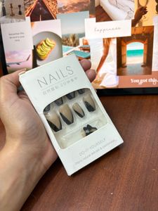 ARTIFICIAL NAILS