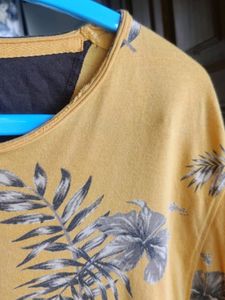 Men&#39;s Yellow T Shirt