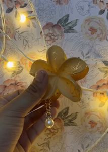 Floral Pearl Hair Claw Clip