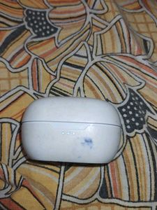 JBL Vibe 100TWS Earbuds right side working