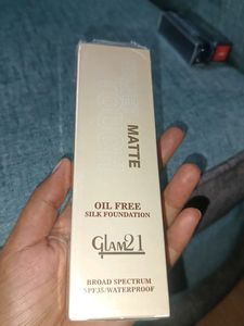 Glam21 Matte Oil Free Silk Foundation