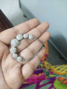 AD Bracelate