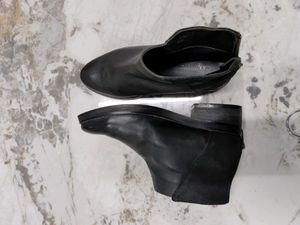 Carlton London Ankle Boot