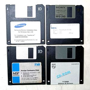 Set Of 4 Vintage Floppy Disk With Box