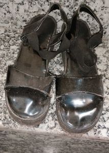 📢 Used Footwear for Sale – Size 7 (Affordable)