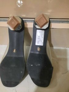 Black standard heel sandle