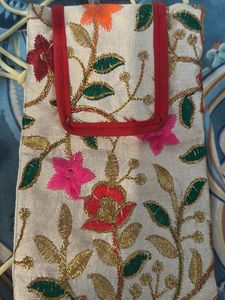 Floral Embroidered Phone Bag