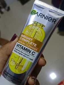 Garnier Vit C Facewash And Suncreen Spray