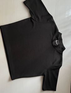 Black Crop Top 🖤