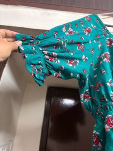 “Tokyo Talkies” Green Floral Clinched Waist Top