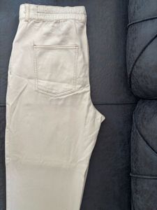 White Cropped Mom- Fit Jeans