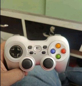 Logitech Gaming Controller F710