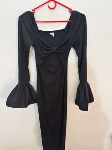 Chic Black Cutout Midi Dress