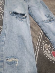Straight  Ripped jeans🤗