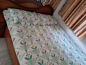 Bedsheet With Two Pillow Covers
