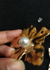 H&amp;m Inspiration Statement BIG HOT Pearl Earrings
