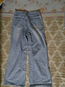 Distressed Wide Leg Jeans