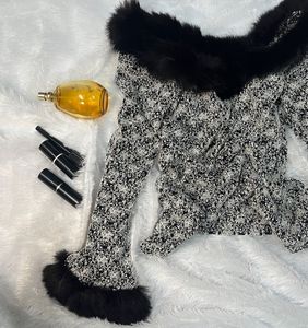 FUR neck and hand Top😍🖤