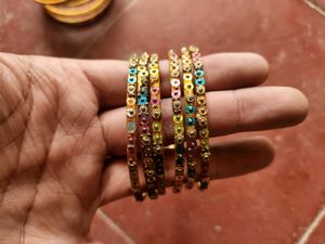 Chudiya Tipki style