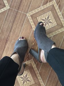 Grey Peep Toe Solid Heels👠