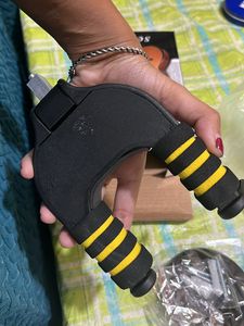 GUITAR SELF LOCK HANGER