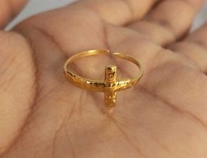 18k Gold Cross Ring